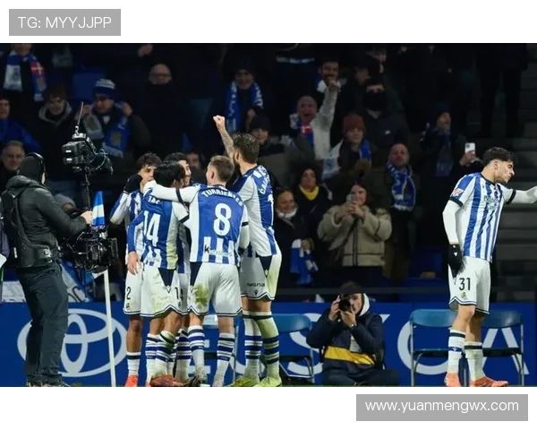 奥布拉克存疑三将首发迎战巴萨